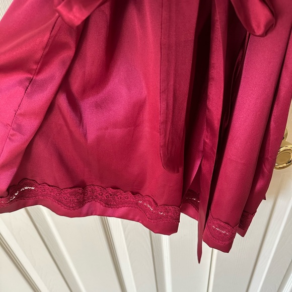 Women’s silk red robe - Picture 2 of 5